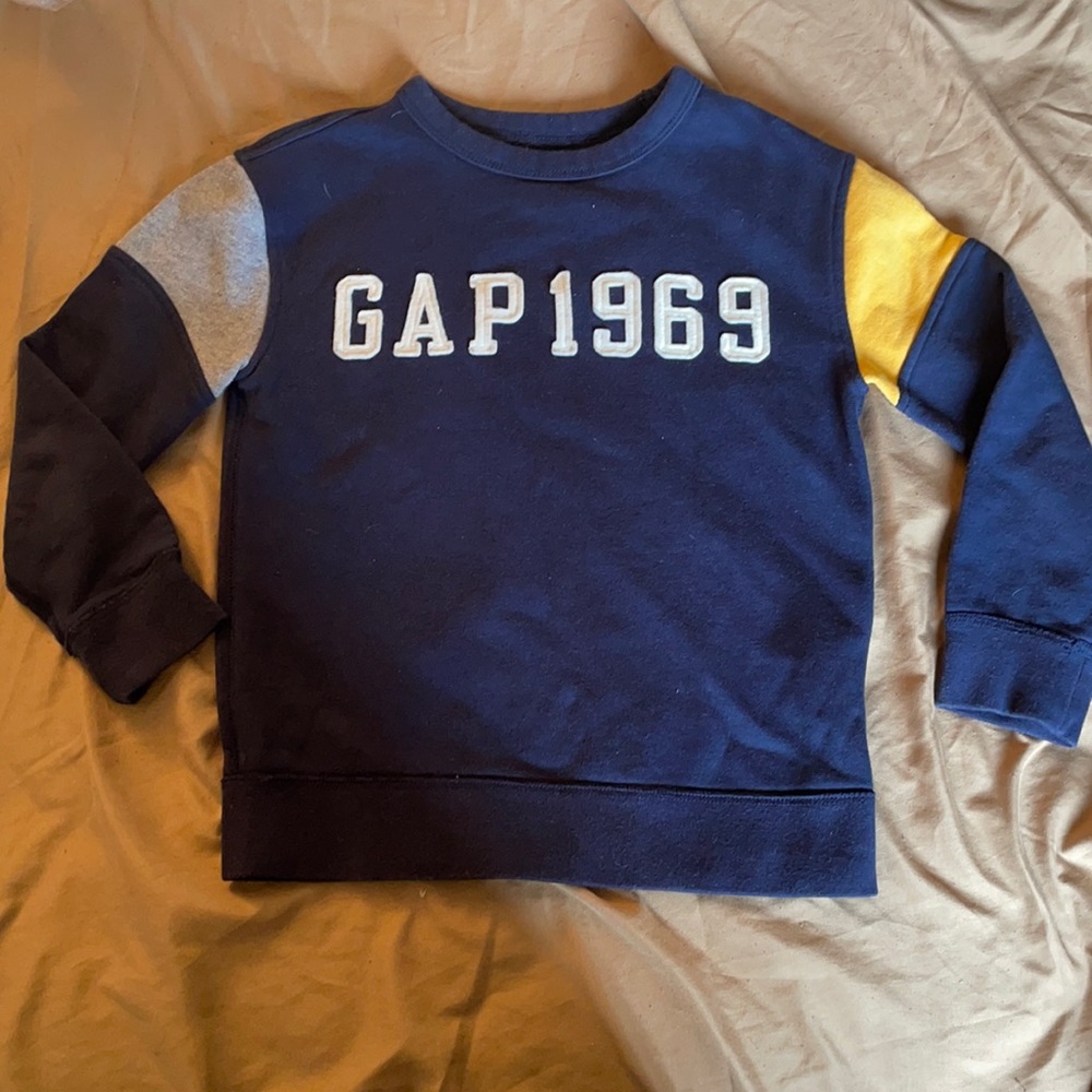 Boys crew neck.